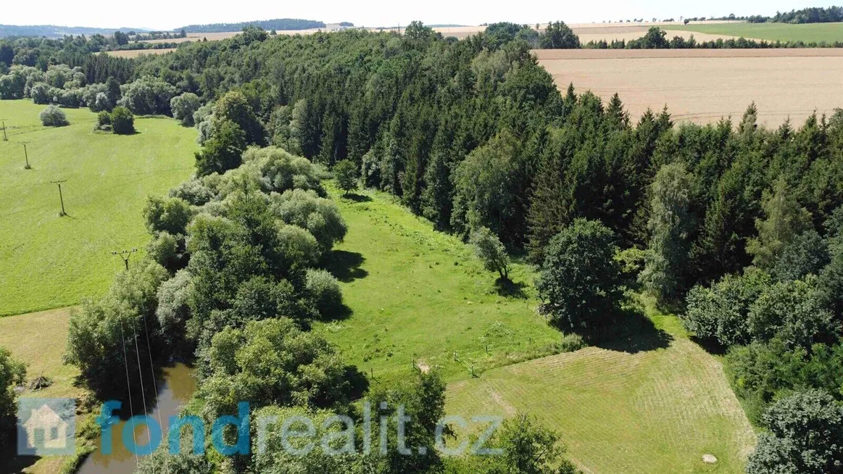 Prodej pozemku 3774 m²